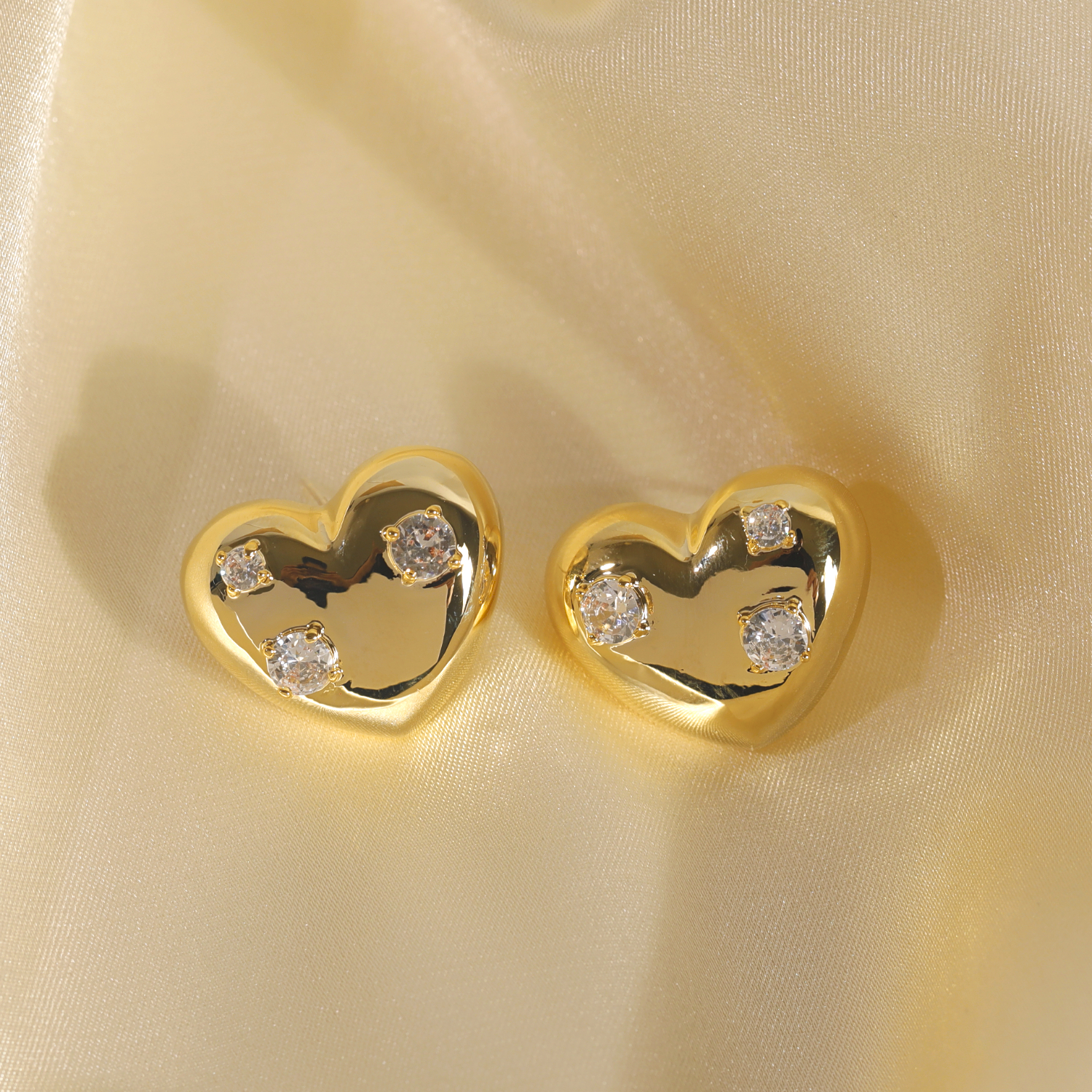 1 Pair Business Solid Color Heart Shape Plating Copper Zircon 14K Gold Plated White Gold Plated Ear Studs display picture 2