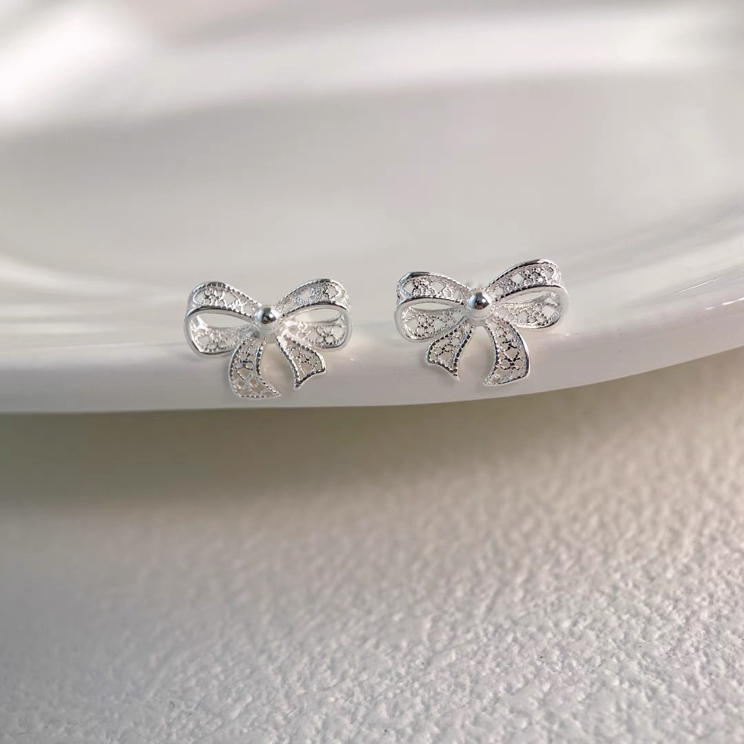 1 Pair Simple Style Bow Knot Hollow Out Sterling Silver Ear Studs display picture 4