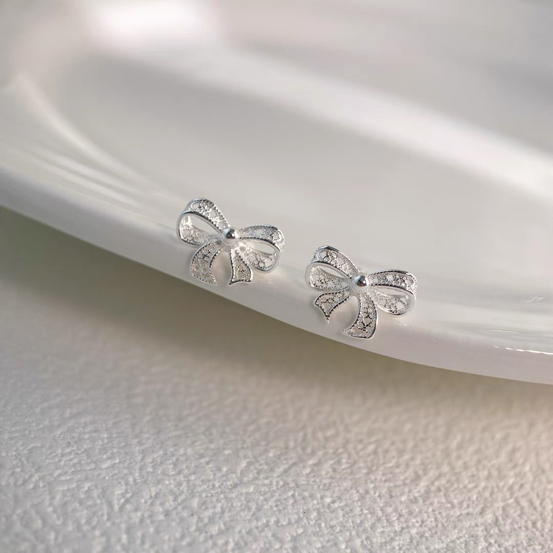 1 Pair Simple Style Bow Knot Hollow Out Sterling Silver Ear Studs display picture 6