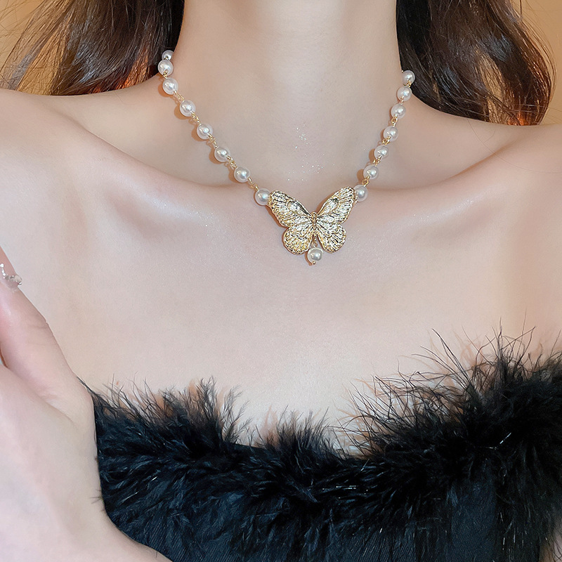 Estilo Vintage Dulce Mariposa Perla De Imitación Aleación Con Cuentas Mujeres Collar Colgante display picture 7