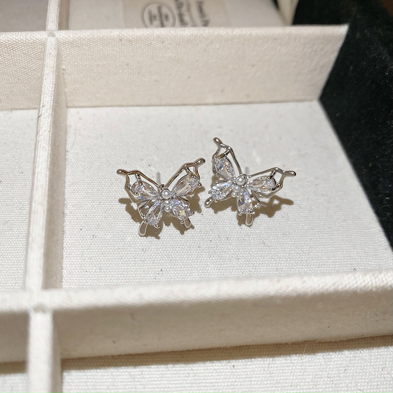 1 Pair Casual Sweet Butterfly Inlay Copper Zircon Ear Studs display picture 8