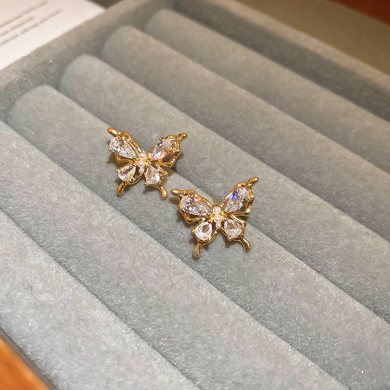 1 Pair Casual Sweet Butterfly Inlay Copper Zircon Ear Studs display picture 6