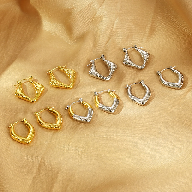 1 Paar Einfacher Stil Geometrisch Edelstahl 304 18 Karat Vergoldet Ohrringe display picture 7