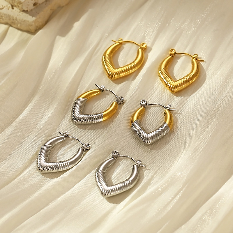 1 Paar Einfacher Stil Geometrisch Edelstahl 304 18 Karat Vergoldet Ohrringe display picture 6