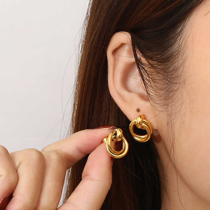 1 Pair Simple Style Circle 304 Stainless Steel 18K Gold Plated Ear Studs display picture 4