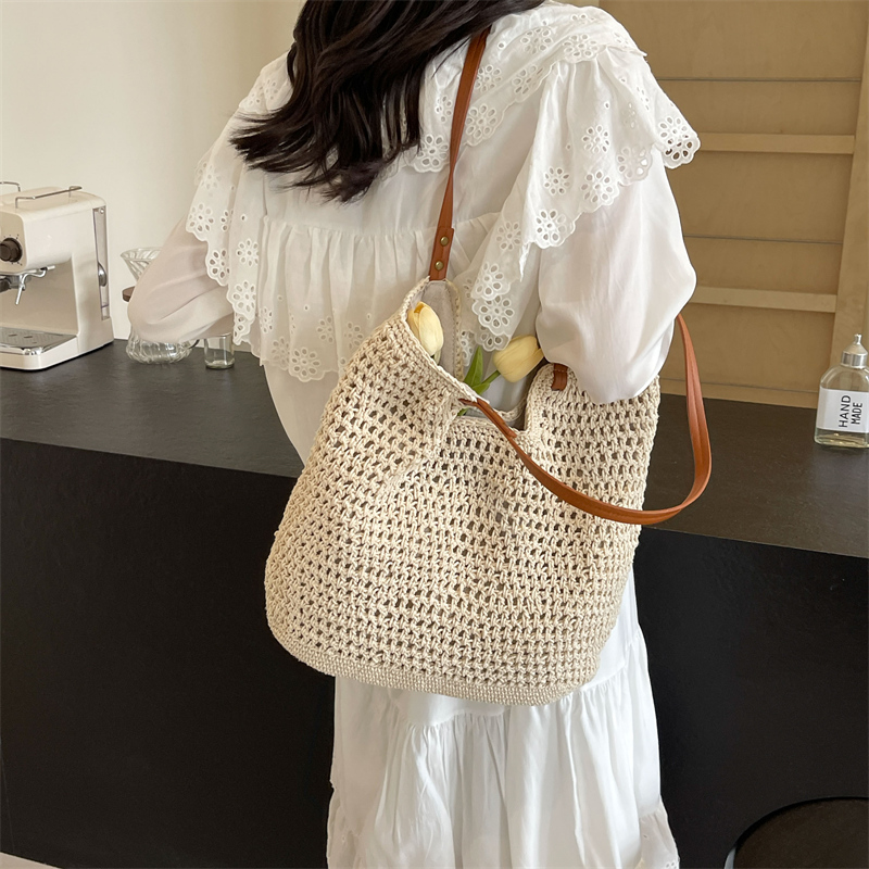Women's Braid Solid Color Classic Style Magnetic Buckle Underarm Bag display picture 6