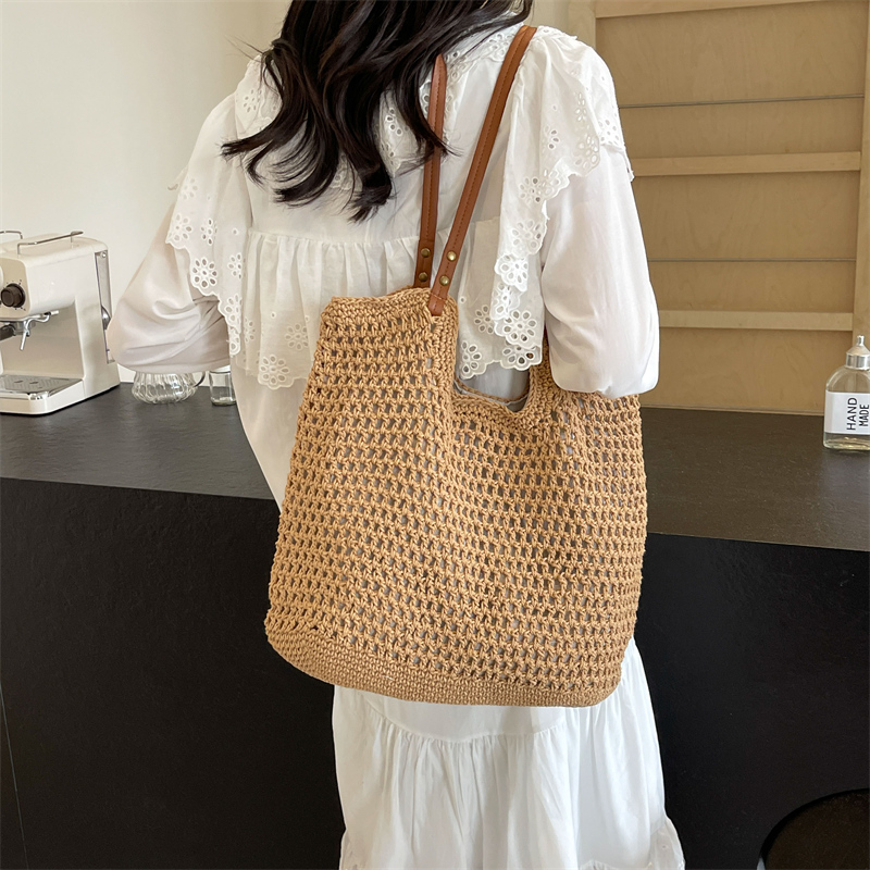 Women's Braid Solid Color Classic Style Magnetic Buckle Underarm Bag display picture 3