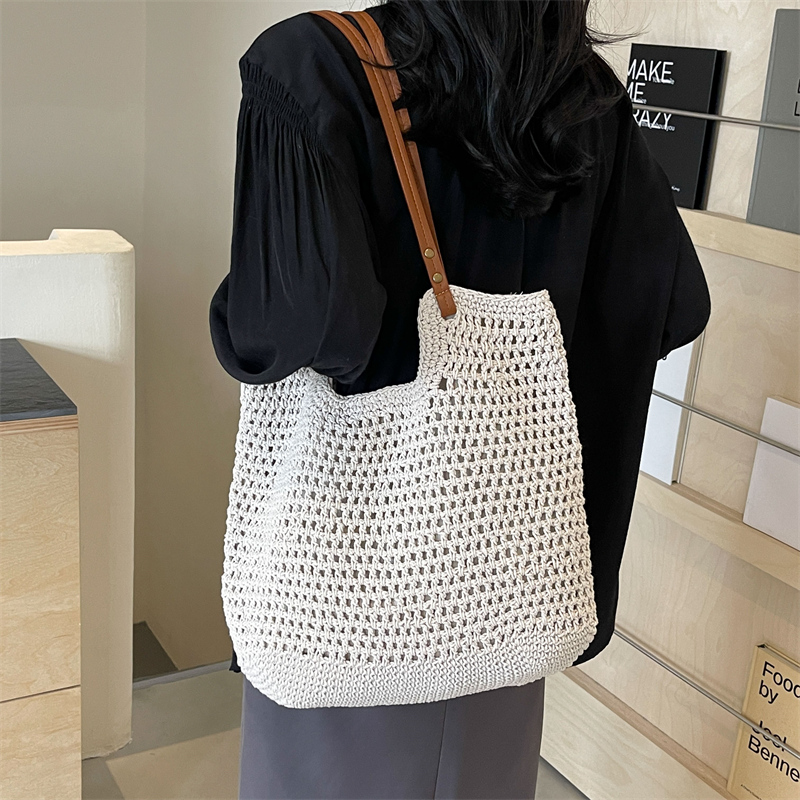 Women's Braid Solid Color Classic Style Magnetic Buckle Underarm Bag display picture 4