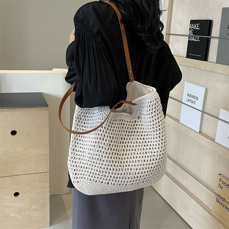 Women's Braid Solid Color Classic Style Magnetic Buckle Underarm Bag display picture 10