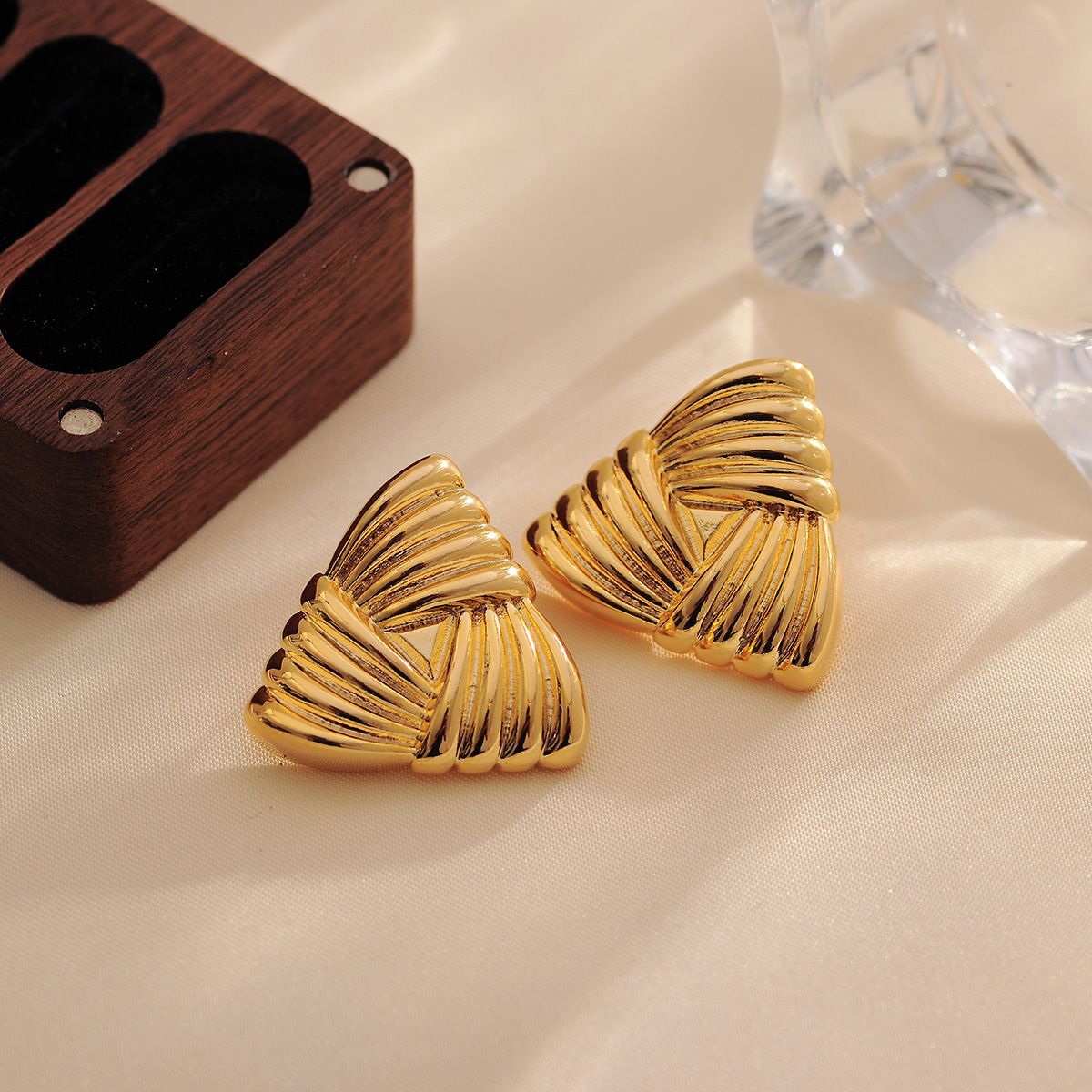 1 Pair Casual Elegant Tropical Solid Color Plating Copper 18K Gold Plated Ear Studs display picture 8