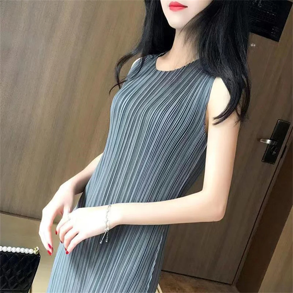 Women's Regular Dress Casual Simple Style Classic Style U Neck Round Neck Pleated Frill Ruched Sleeveless Simple Solid Color Midi Dress Daily Beach Date display picture 4