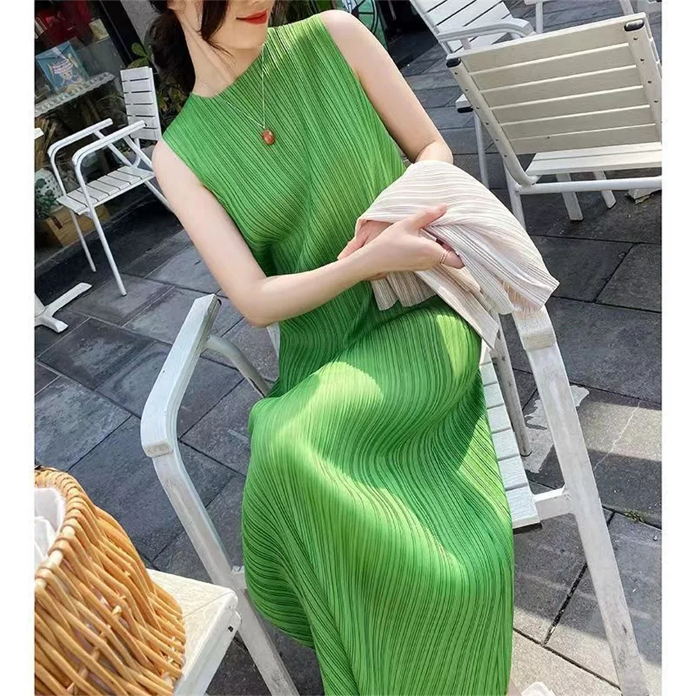 Women's Regular Dress Casual Simple Style Classic Style U Neck Round Neck Pleated Frill Ruched Sleeveless Simple Solid Color Midi Dress Daily Beach Date display picture 9