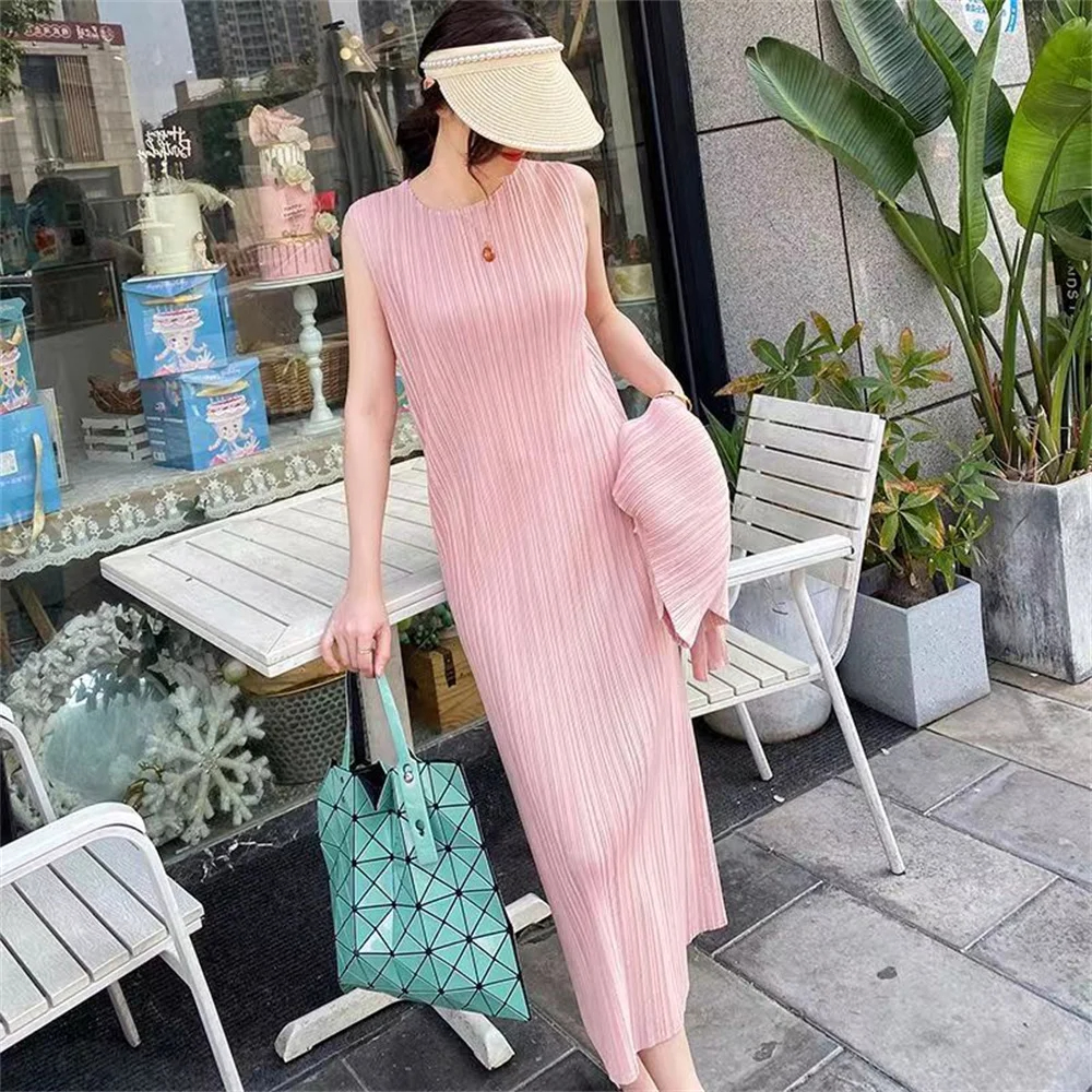 Women's Regular Dress Casual Simple Style Classic Style U Neck Round Neck Pleated Frill Ruched Sleeveless Simple Solid Color Midi Dress Daily Beach Date display picture 11
