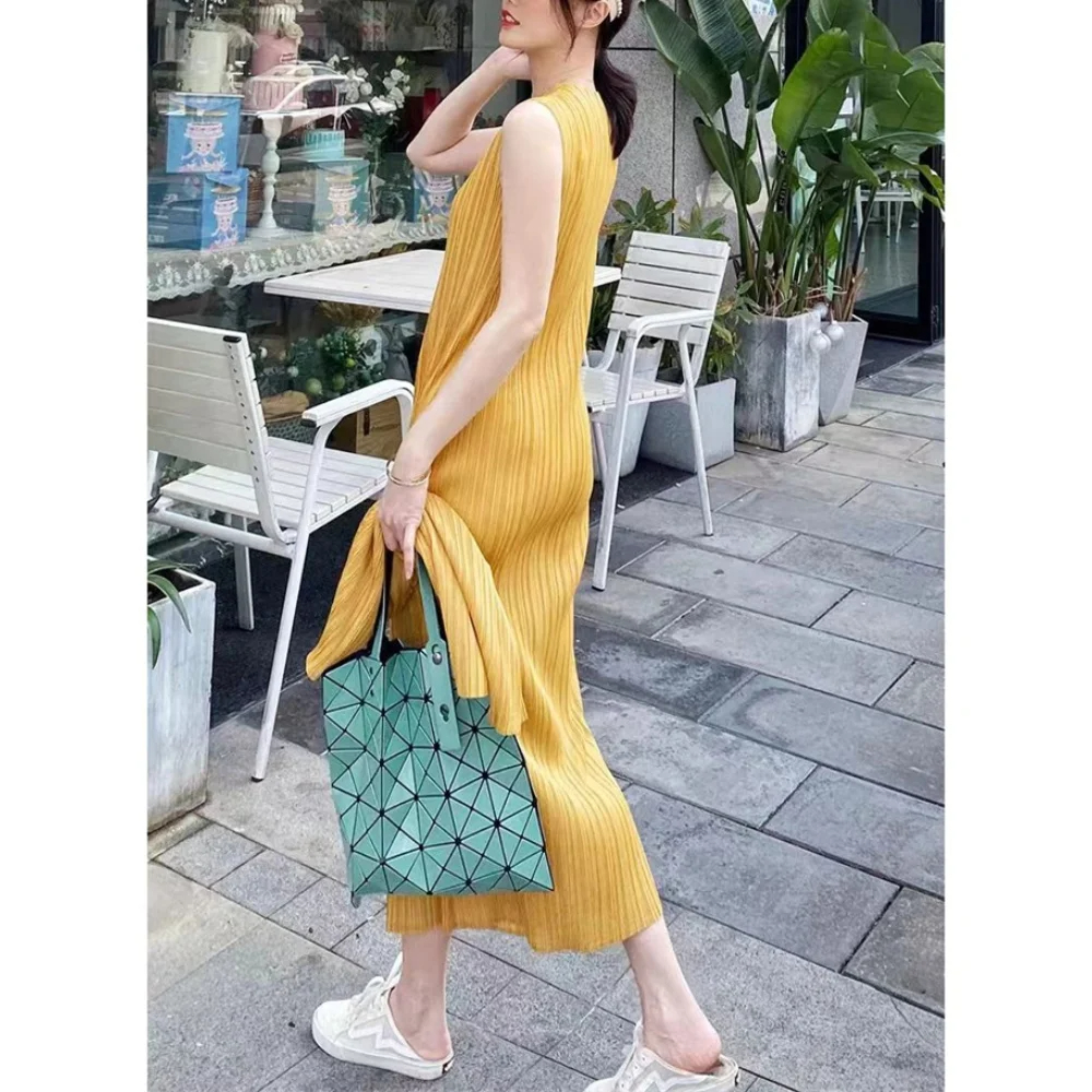 Women's Regular Dress Casual Simple Style Classic Style U Neck Round Neck Pleated Frill Ruched Sleeveless Simple Solid Color Midi Dress Daily Beach Date display picture 15