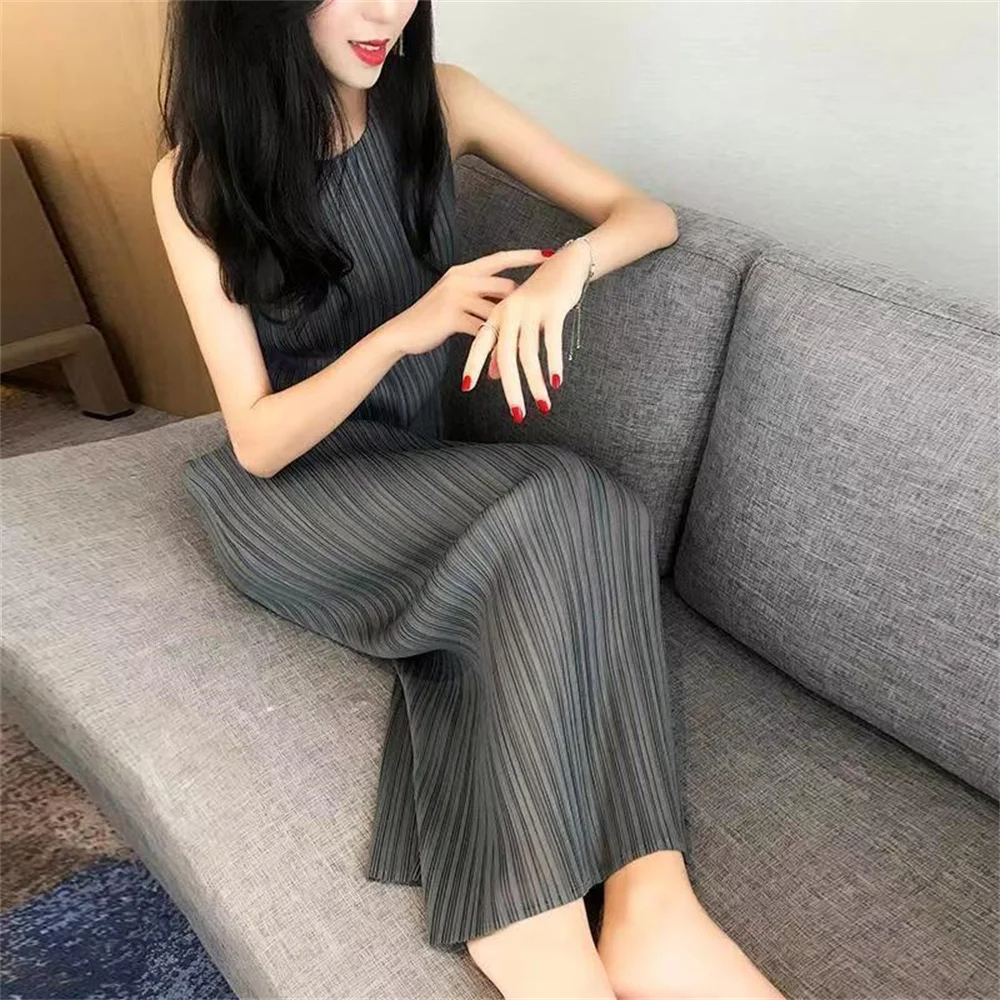 Women's Regular Dress Casual Simple Style Classic Style U Neck Round Neck Pleated Frill Ruched Sleeveless Simple Solid Color Midi Dress Daily Beach Date display picture 17