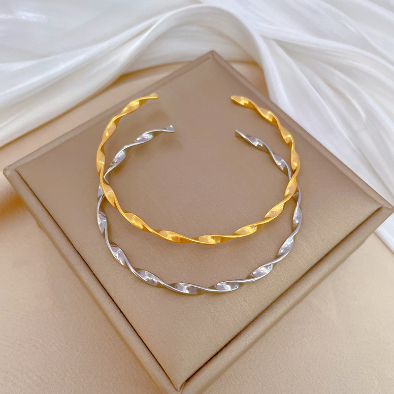 IG Style Simple Style Classic Style Solid Color Titanium Steel Bangle In Bulk display picture 3