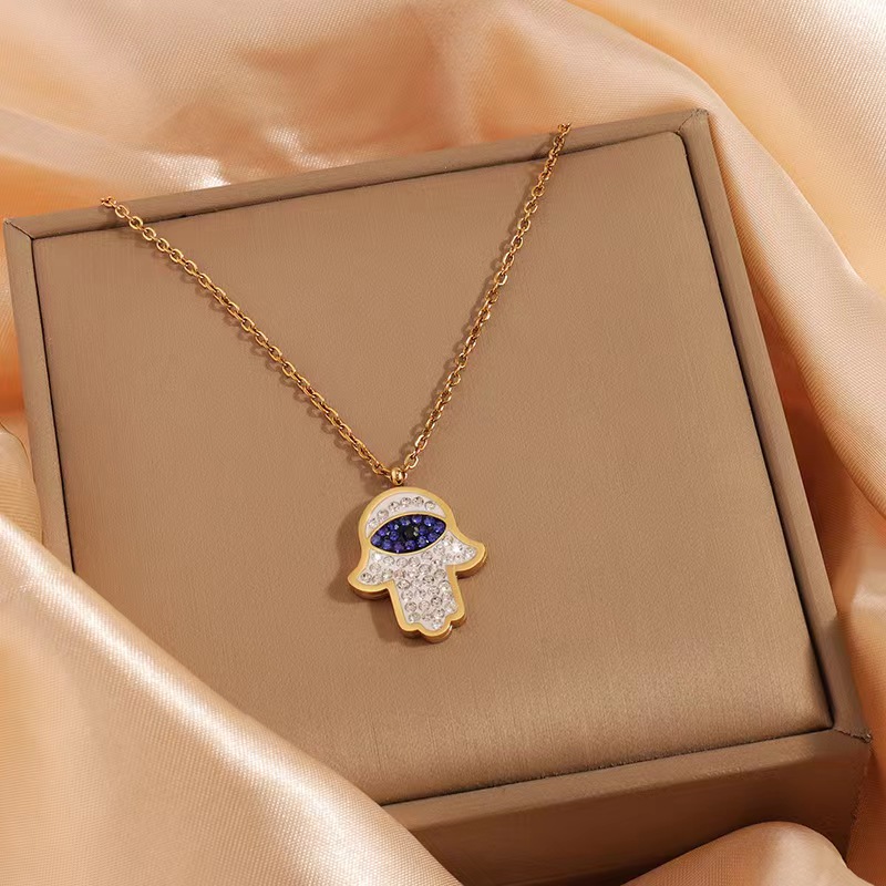 304 Stainless Steel 18K Gold Plated Simple Style Classic Style Diamond Palm Heart Shape Rhinestones Pendant Necklace display picture 6