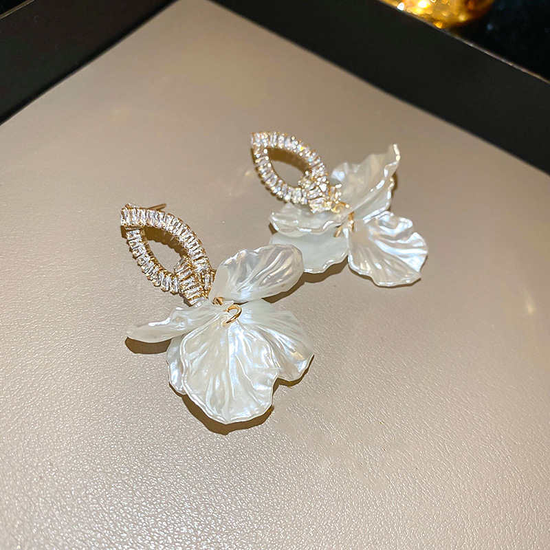 1 Pair IG Style Sweet Petal Inlay Copper Zircon Drop Earrings display picture 2