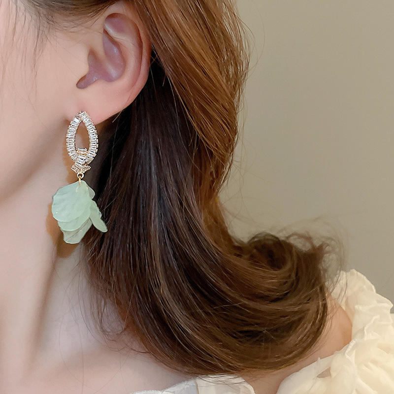 1 Pair IG Style Sweet Petal Inlay Copper Zircon Drop Earrings display picture 14
