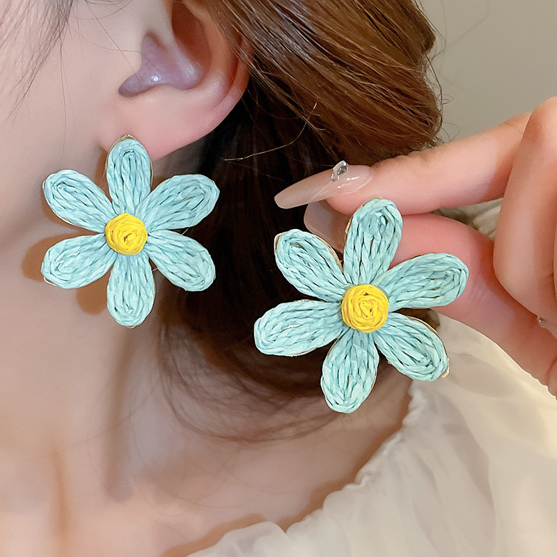 1 Pair Elegant Sweet Flower Alloy Straw Ear Studs display picture 7