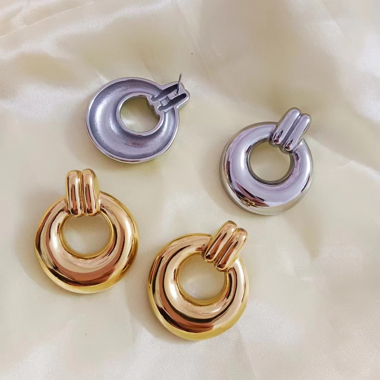 1 Pair Modern Style Classic Style Circle Plating 304 Stainless Steel 18K Gold Plated Drop Earrings display picture 2