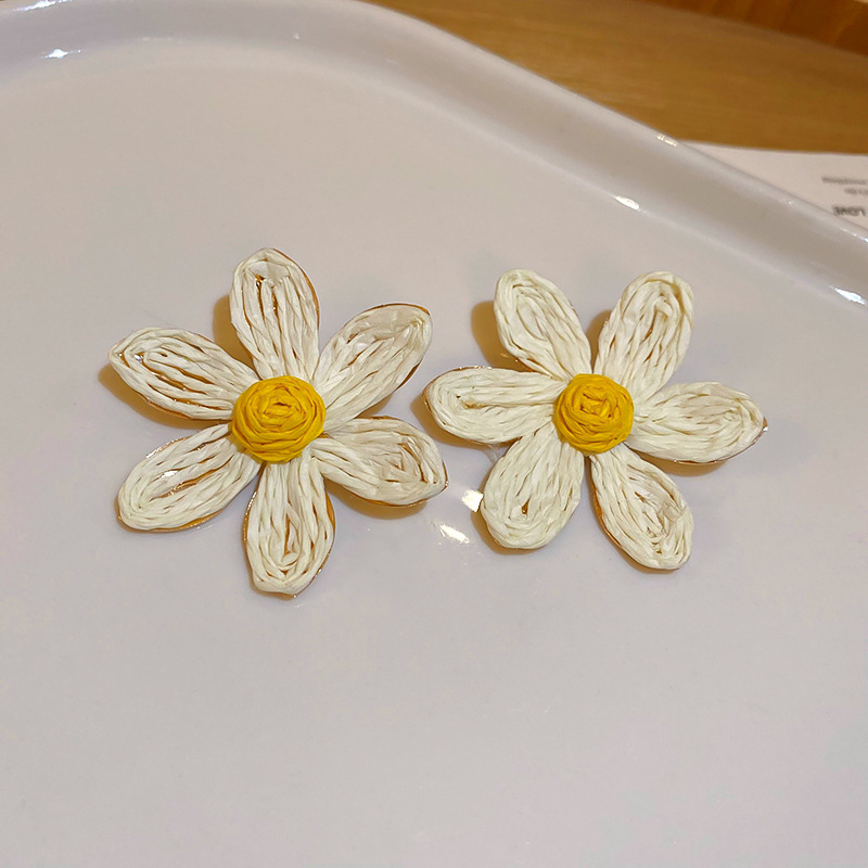 1 Pair Elegant Sweet Flower Alloy Straw Ear Studs display picture 2
