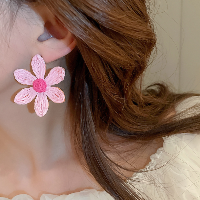 1 Pair Elegant Sweet Flower Alloy Straw Ear Studs display picture 14