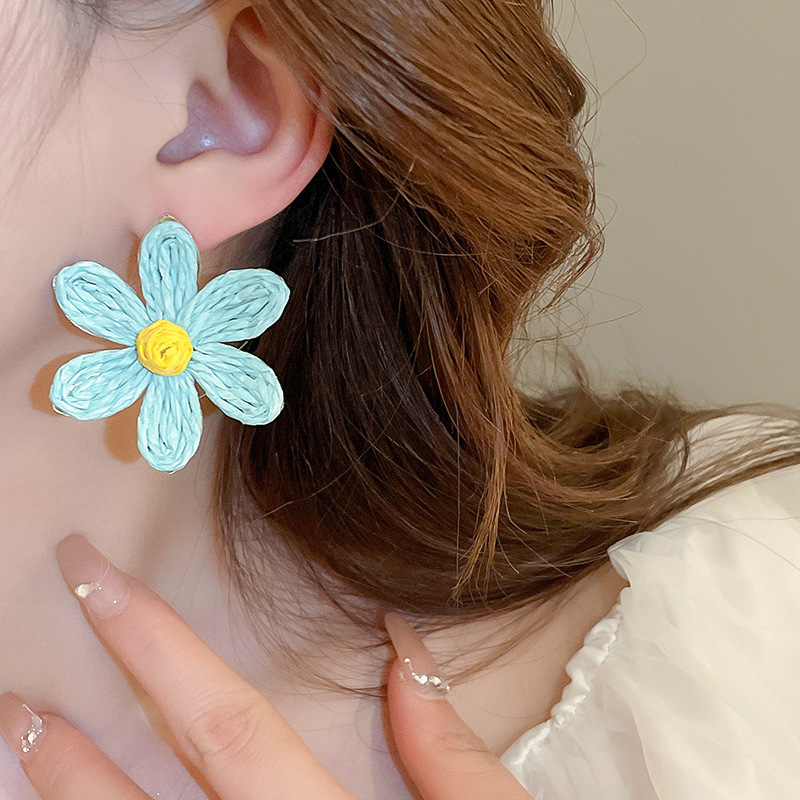 1 Pair Elegant Sweet Flower Alloy Straw Ear Studs display picture 16