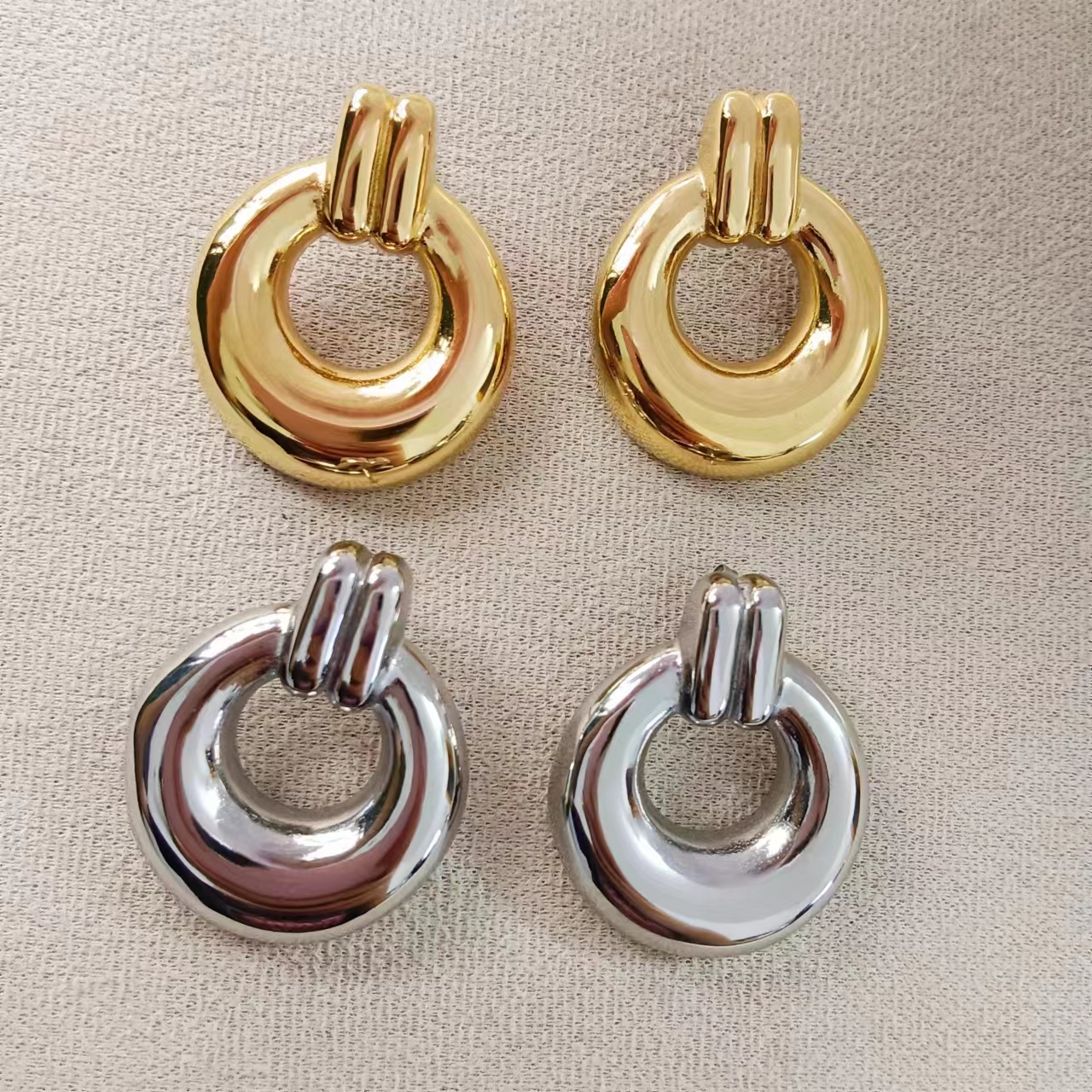 1 Pair Modern Style Classic Style Circle Plating 304 Stainless Steel 18K Gold Plated Drop Earrings display picture 3