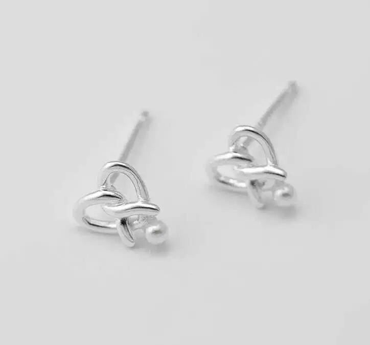 1 Pair Simple Style Heart Shape Inlay Sterling Silver Pearl Ear Studs display picture 1