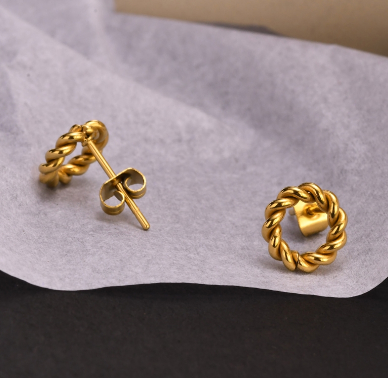 1 Pair Simple Style Classic Style Solid Color Plating 304 Stainless Steel Titanium Steel 18K Gold Plated Ear Studs display picture 2