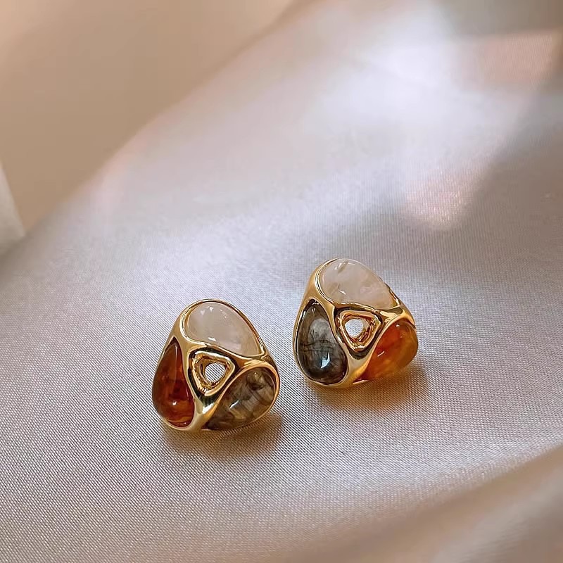 1 Pair Simple Style Classic Style Color Block Alloy Ear Studs display picture 3