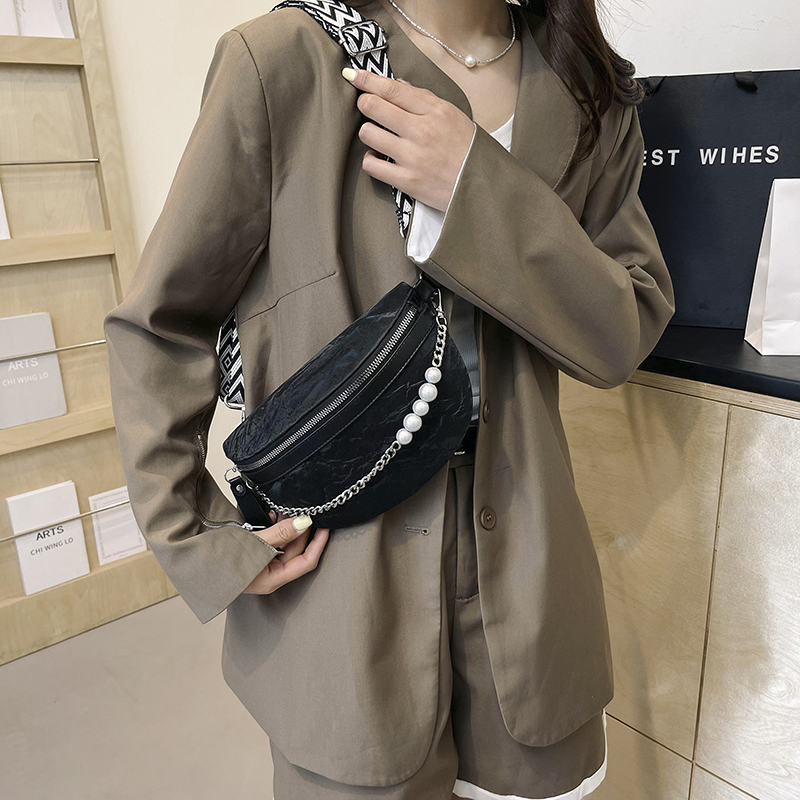 Women's Pu Leather Solid Color Punk Sewing Thread Dumpling Shape Zipper Shoulder Bag display picture 3