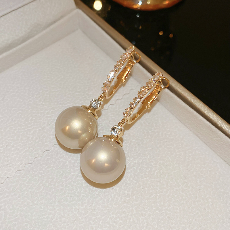 1 Pair Elegant Round Inlay Copper Pearl Zircon Drop Earrings display picture 5