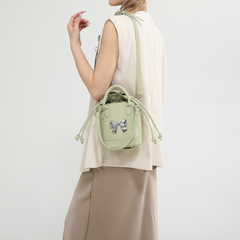 امرأة جلد غير حقيقي اللون الصامد عقدة القوس فاسق خيوط الخياطة سلسلة حقيبة يد حقيبة دلو display picture 5