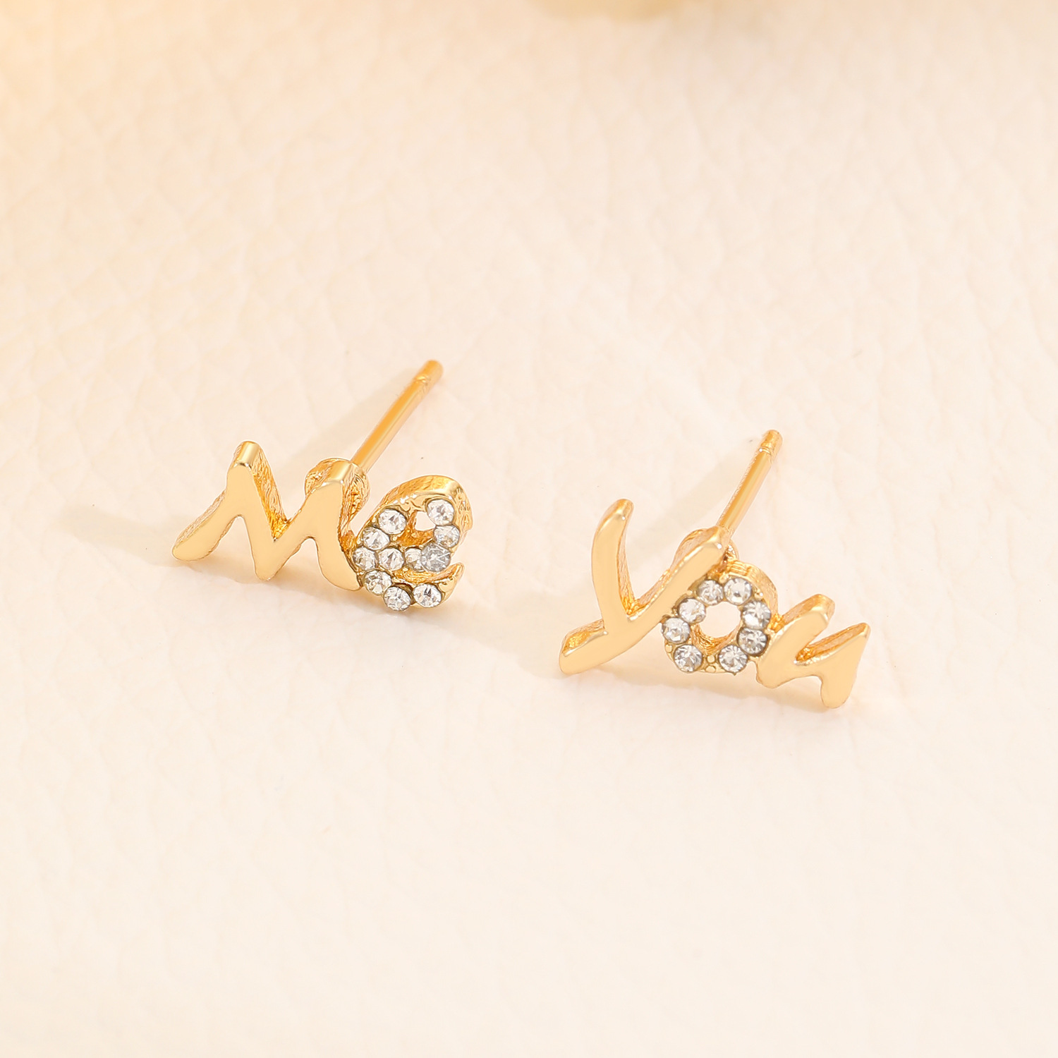 1 Pair Basic Modern Style Classic Style Letter Inlay Copper Rhinestones Ear Studs display picture 2