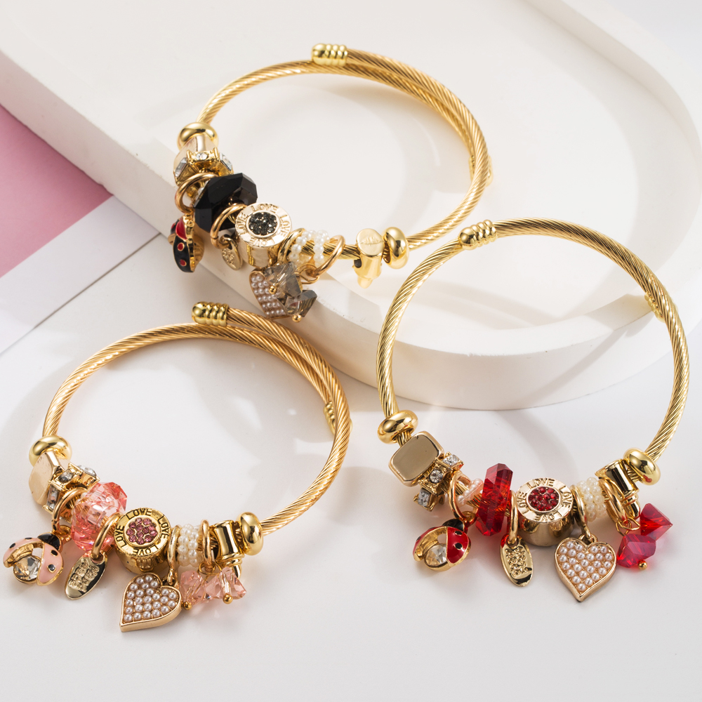 Casual Vacation Classic Style Red Heart Beetles 304 Stainless Steel 14K Gold Plated Rhinestones Bangle In Bulk display picture 2