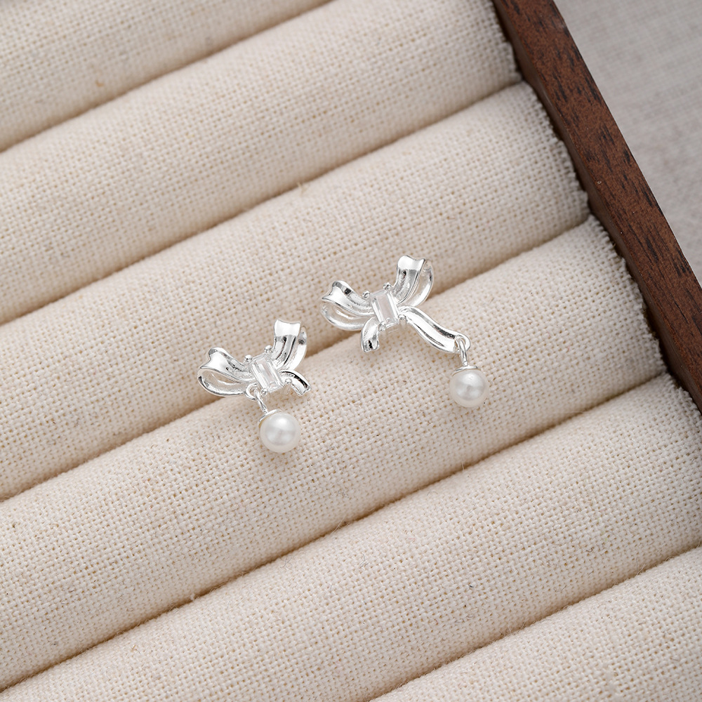 1 Pair Sweet Simple Style Bow Knot Hollow Out Inlay Sterling Silver Pearl Zircon Ear Studs display picture 5