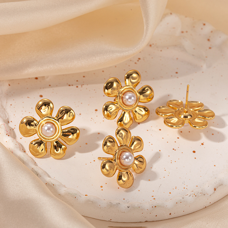 1 Pair Elegant Cute Flower Plating Inlay 304 Stainless Steel Pearl Gold Plated Ear Studs display picture 1