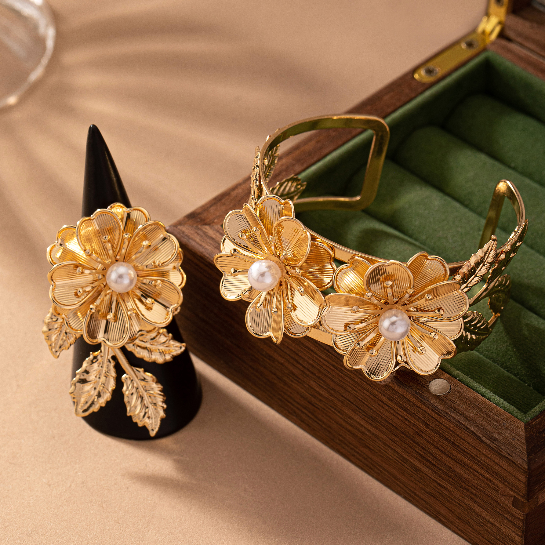 Romantic Classic Style Commute Flower Petal Floral 14K Gold Plated Alloy Wholesale Jewelry Set display picture 4
