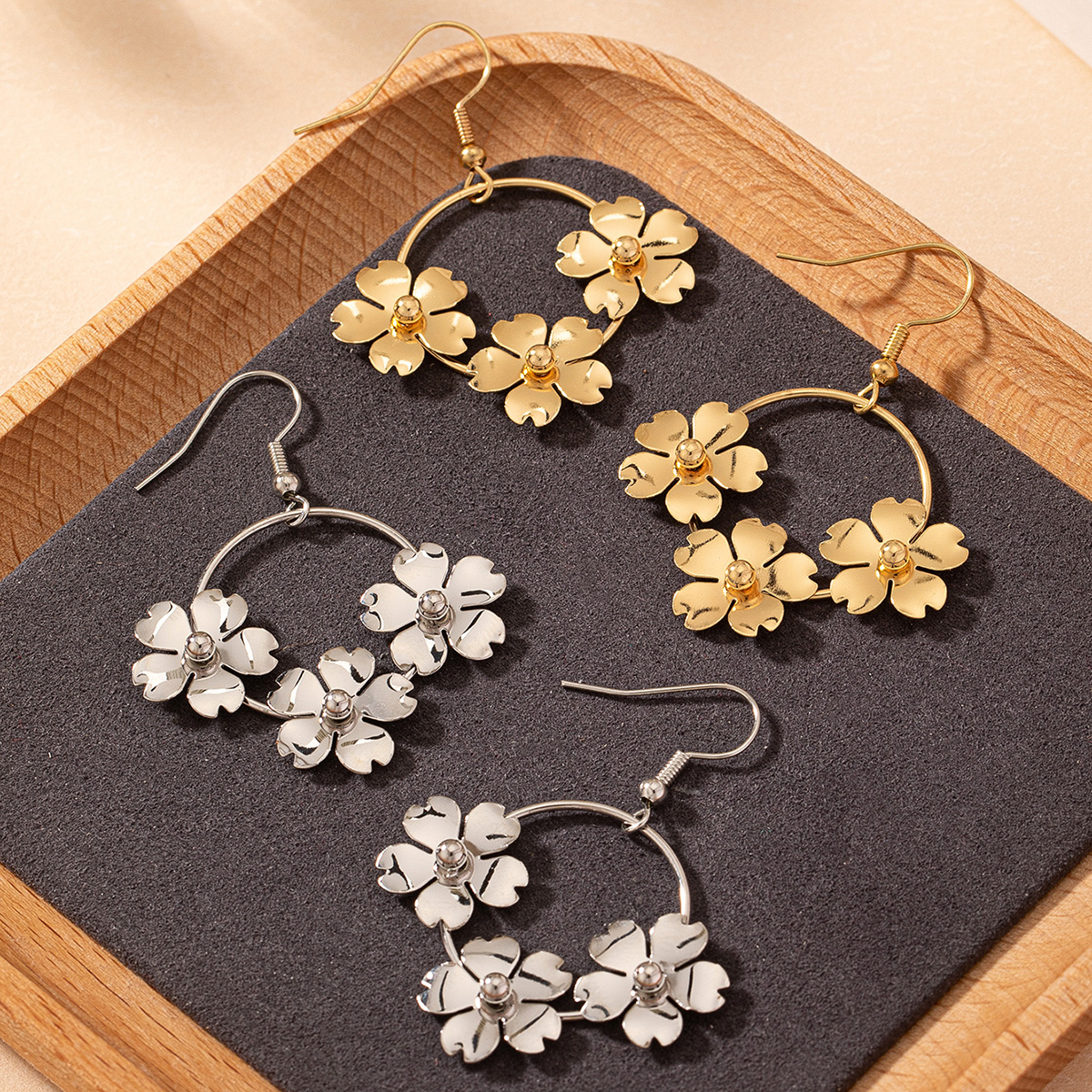 1 Pair IG Style Elegant French Style Flower Iron Drop Earrings display picture 6