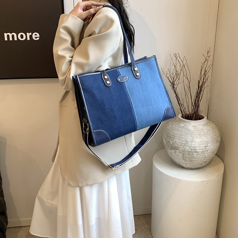 Women's Pu Leather Denim Color Block Classic Style Sewing Thread Zipper Tote Bag display picture 4