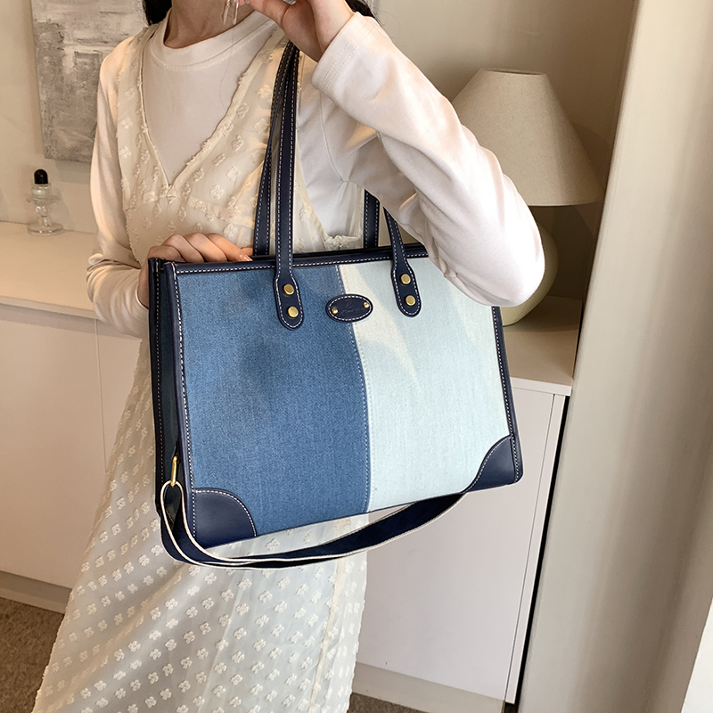 Women's Pu Leather Denim Color Block Classic Style Sewing Thread Zipper Tote Bag display picture 7
