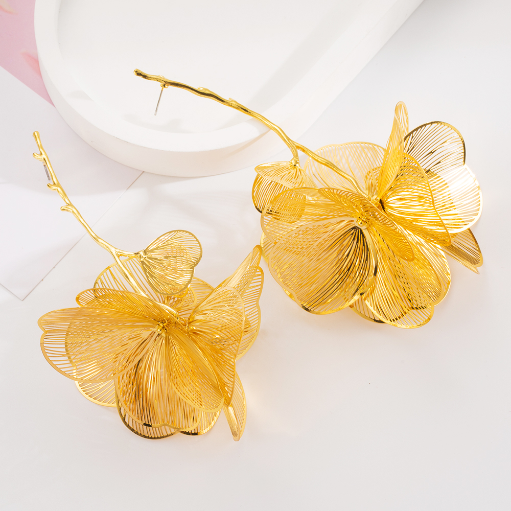 1 Paar Elegant Ferien Glänzend Blütenblatt Überzug Legierung Vergoldet Versilbert Tropfenohrringe display picture 4