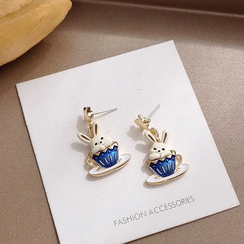 1 Pair Cute Lady Sweet Rabbit Stoving Varnish Plating Alloy Drop Earrings display picture 1