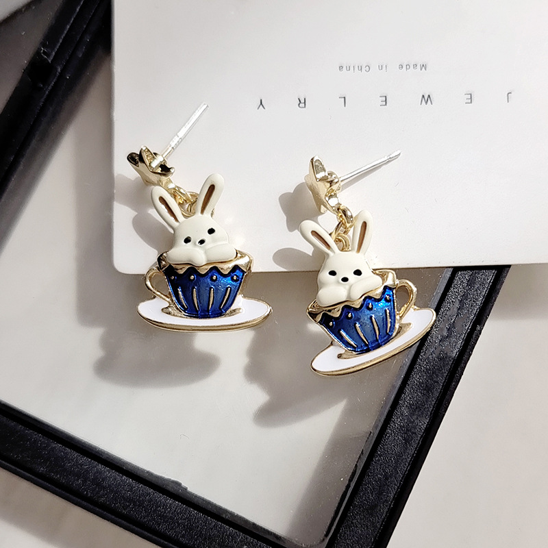 1 Pair Cute Lady Sweet Rabbit Stoving Varnish Plating Alloy Drop Earrings display picture 3