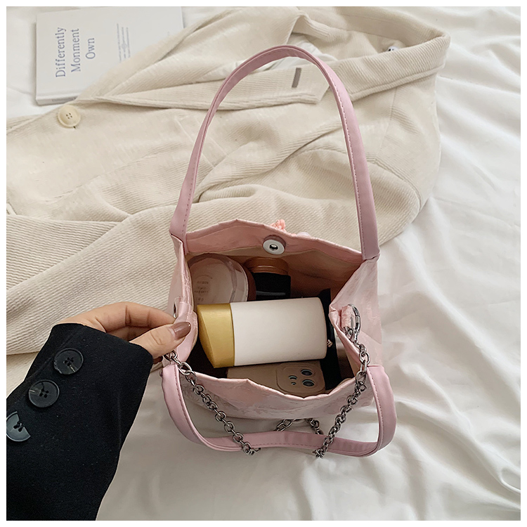 Women's Medium Pu Leather Solid Color Elegant Classic Style Sewing Thread Magnetic Buckle Crossbody Bag display picture 3