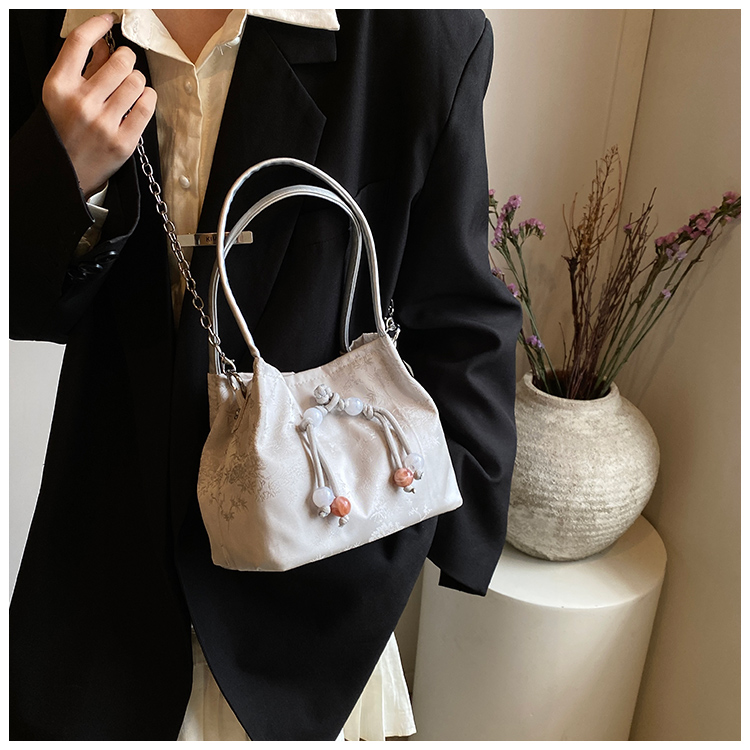Women's Medium Pu Leather Solid Color Elegant Classic Style Sewing Thread Magnetic Buckle Crossbody Bag display picture 11