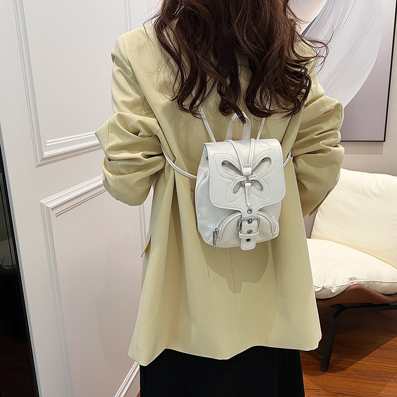 Women's Medium Pu Leather Solid Color Classic Style Sewing Thread Square Zipper Fashion Backpack display picture 15