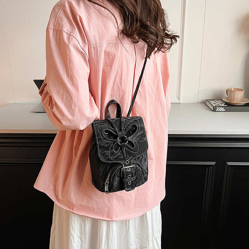 Women's Medium Pu Leather Solid Color Classic Style Sewing Thread Square Zipper Fashion Backpack display picture 12
